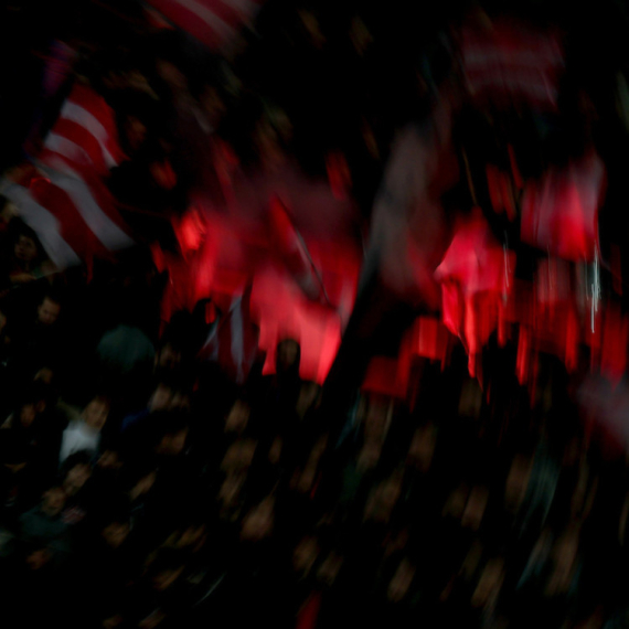 Navijači Zvezde napadnuti u Tuzli VIDEO