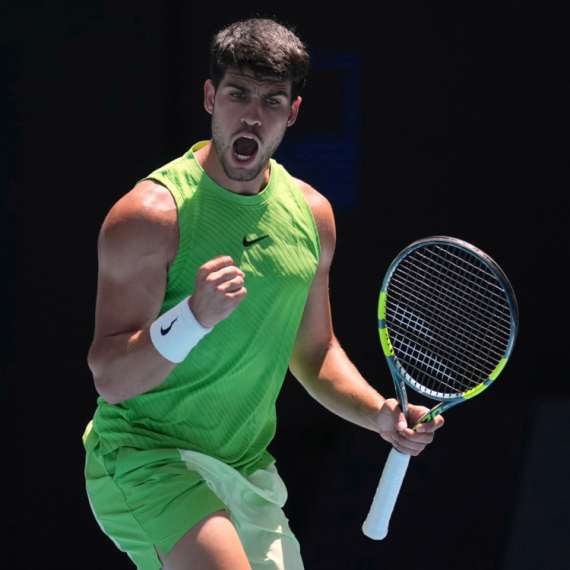 Alkaras uz mnogo muka osvojio set!