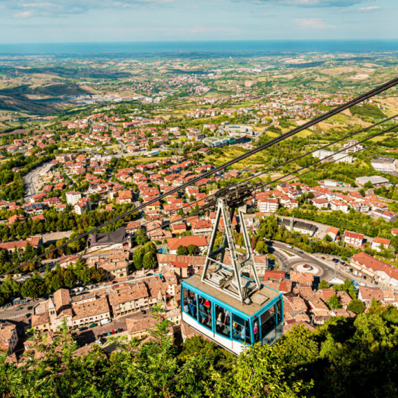 Zašto je ova država tako neobična? Nema aerodrom, ni autoputeve, a ima više turista nego stanovnika