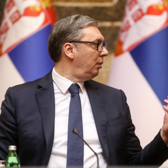 Vučić: Milion prijava stiglo za legalizaciju; Promenite zakon da bi u februaru dobili rešenja