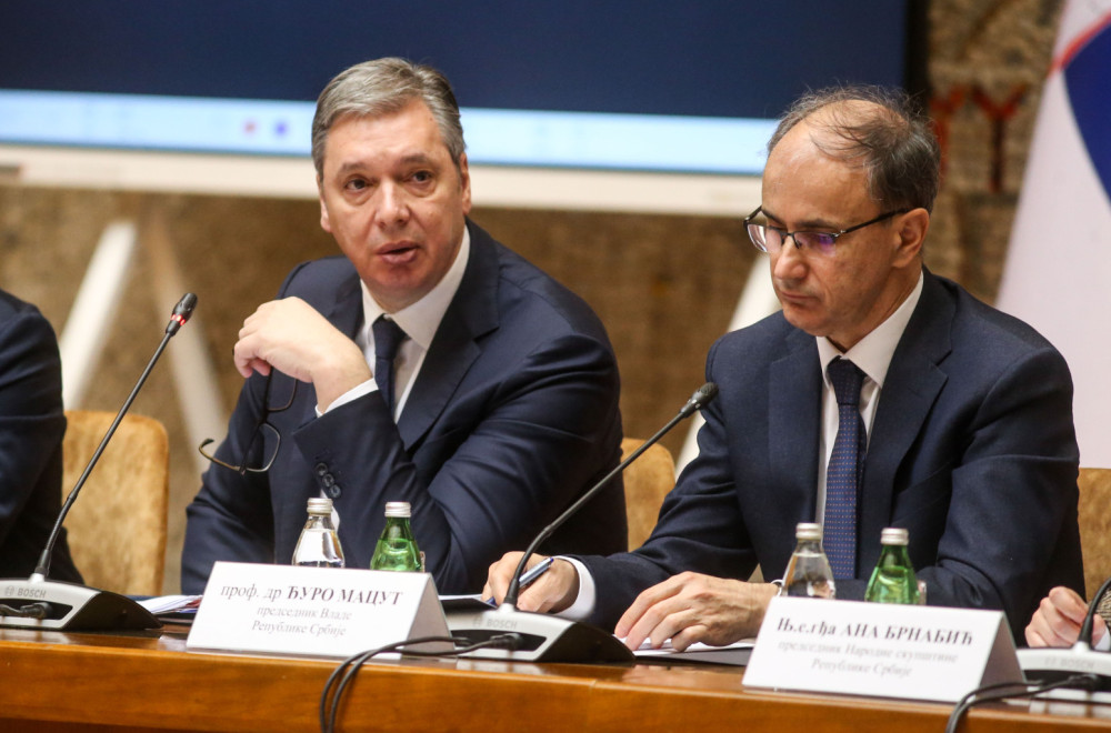 Vučić ministrima: Koliko vas je bilo na odmorima dok su se ljudi smrzavali? Nemojte da mi odmahujete glavom