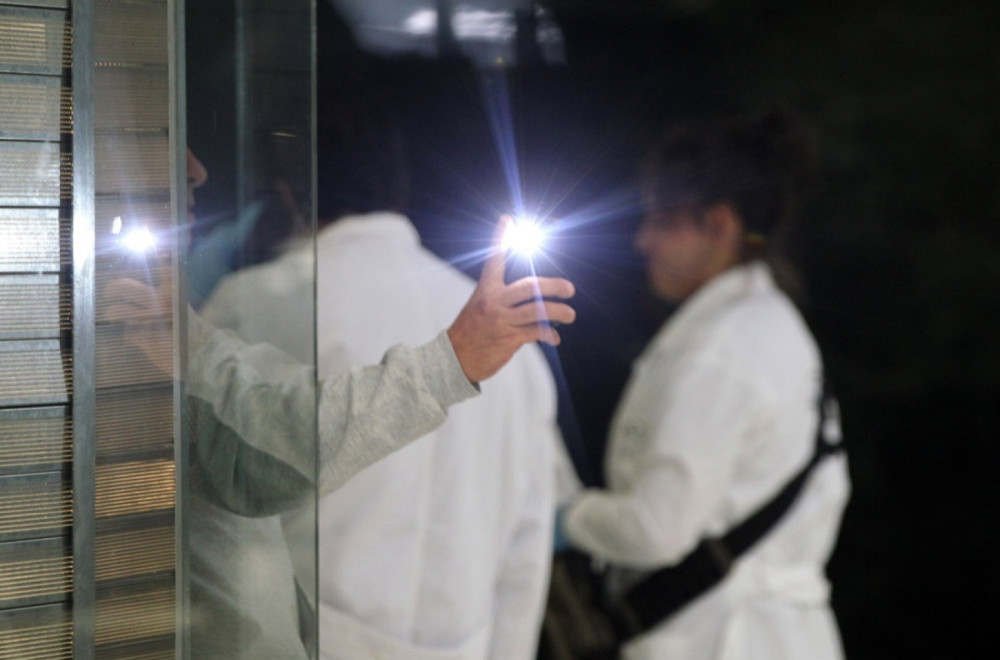 Pljačka bez oružja: Vlasnike primorali da predaju nakit vredan više od pola miliona evra