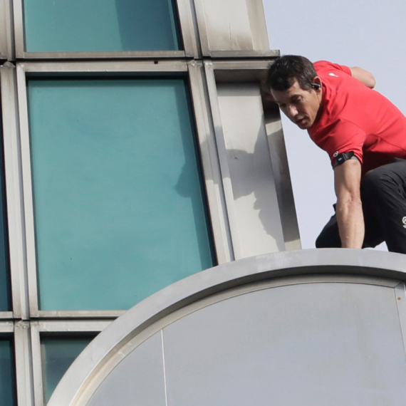 Planinar otkrio koliko je zaradio da se popne na 101. sprat solitera bez opreme FOTO/VIDEO