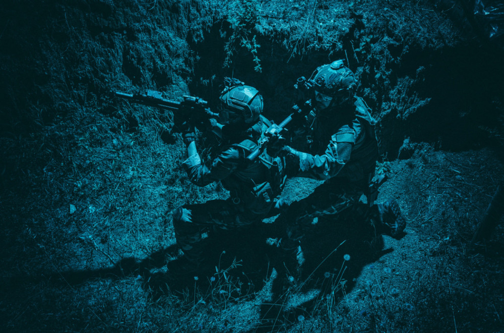 Vojska na nogama: Kopaju se rovovi, podižu se utvrđenja; Novi rat je iza ćoška? FOTO