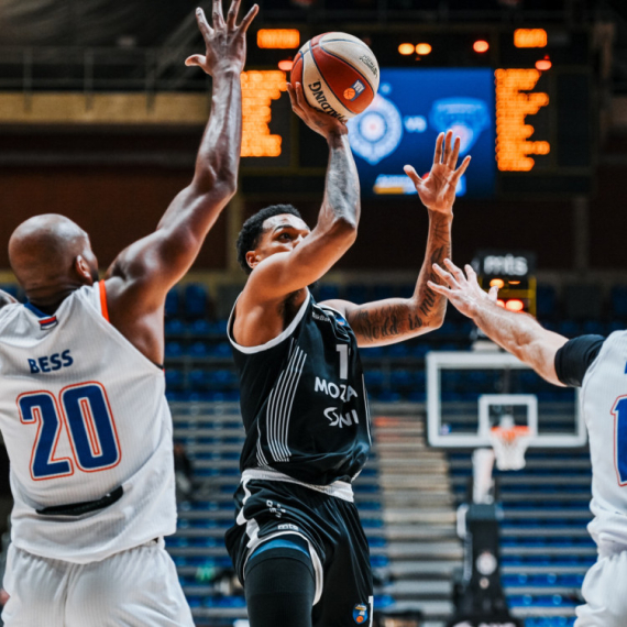 Bošnjakooooviiić – uz zvuk sirene! Tvrd meč u Areni, sija i Mijailović