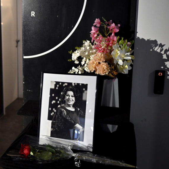 Komemoracija Beti Đorđević: Puštena dosad neobjavljena pesma; unuka u suzama