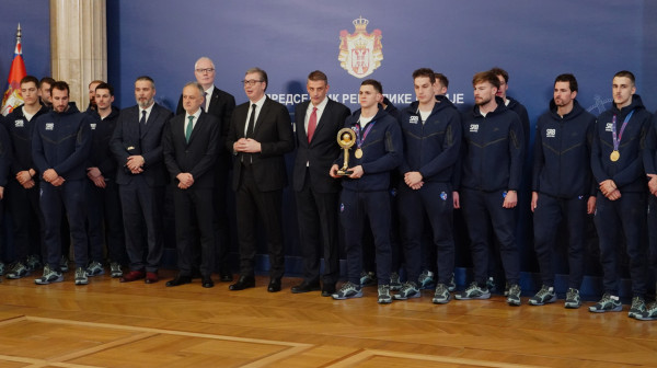Vučić sa vaterpolistima: "Zlato se slavilo kao Božić ili Nova godina"; Državna nagrada već isplaćena VIDEO