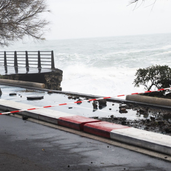 Oluja razara Italiju: Besneli talasi visoki čak devet metara; Proglašeno vanredno stanje VIDEO
