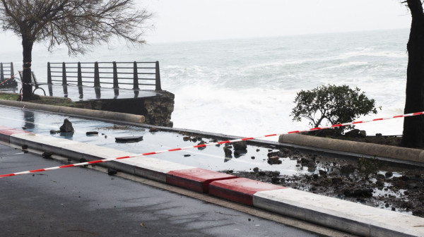 U Hrvatskoj voz iskočio iz šina, vetar rušio stabla; Da je ovo u Beogradu, opozicija bi krivila Vučića
