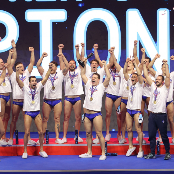 Delfini pokorili Evropu VIDEO