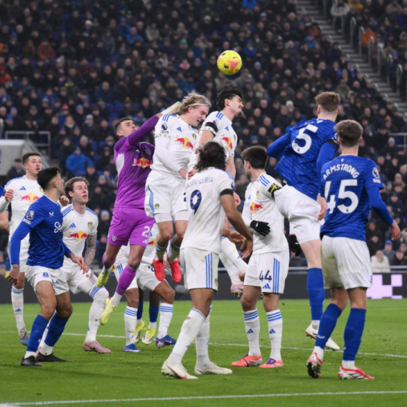 Svakom po poluvreme – okvir gola ostavio Everton i Lids bez pobede