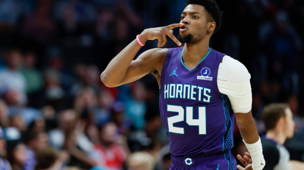 Šarlot osramotio Filadelfiju – briljirao Miler! VIDEO