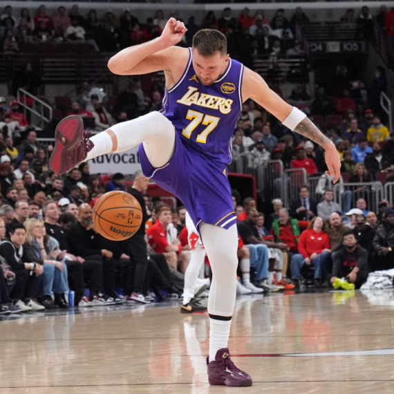 Spektakularni Dončić razbio Vučevića i Bulse VIDEO