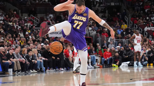 Spektakularni Dončić razbio Vučevića i Bulse VIDEO