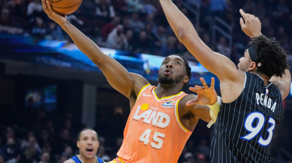 Simultanka Donovana Mičela i debakl Golden Stejta VIDEO