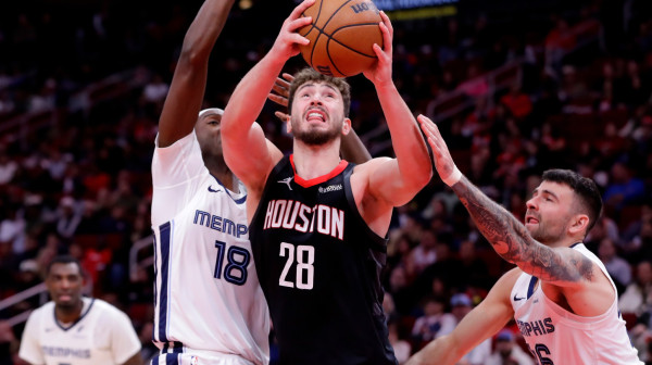 Skoro savršeno veče "bejbi Jokića" VIDEO