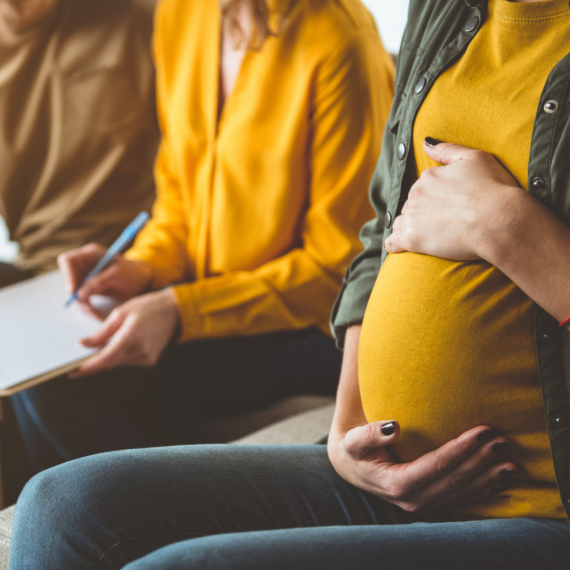 Ispovest surogat majke: "Svi misle da je predaja bebe najteža, ali nije"