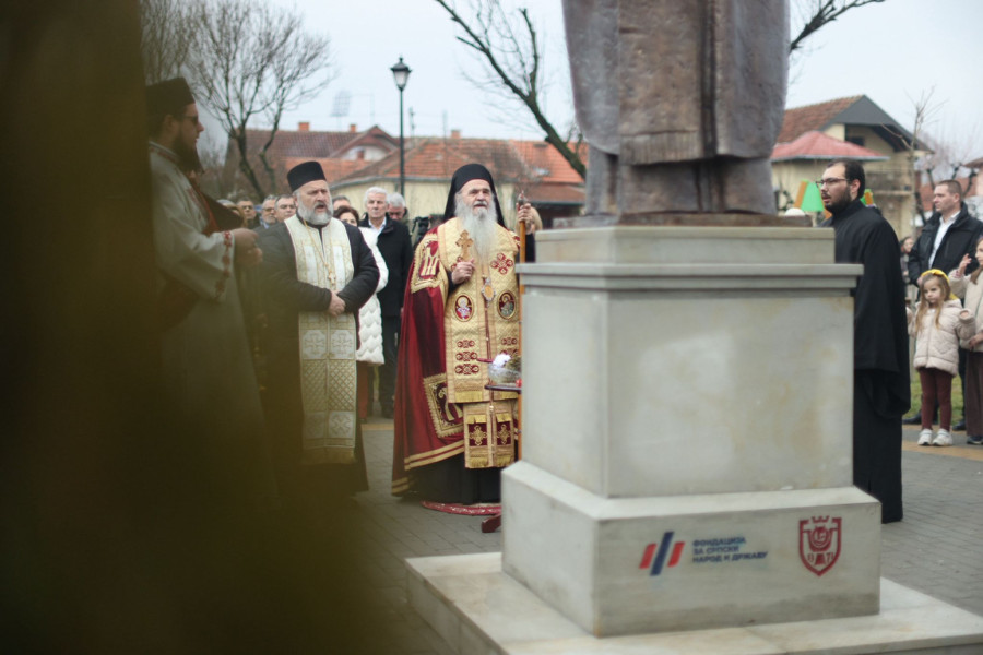 Svečanost u Kruševcu: Otkriven spomenik Svetom Savi na istoimenom gradskom trgu FOTO