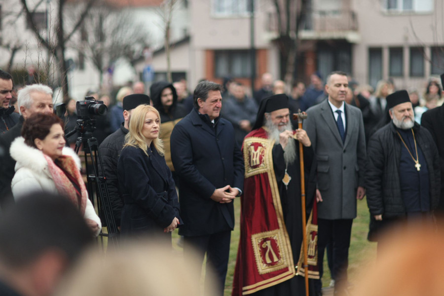 Svečanost u Kruševcu: Otkriven spomenik Svetom Savi na istoimenom gradskom trgu FOTO