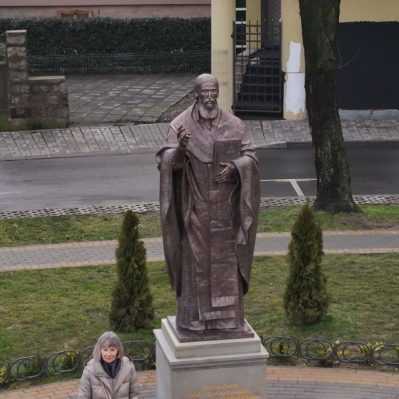 Svečanost u Kruševcu: Otkriven spomenik Svetom Savi na istoimenom gradskom trgu