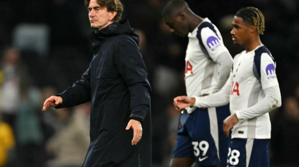 Zvezde Totenhema izbegle tešku saobraćajnu nesreću FOTO