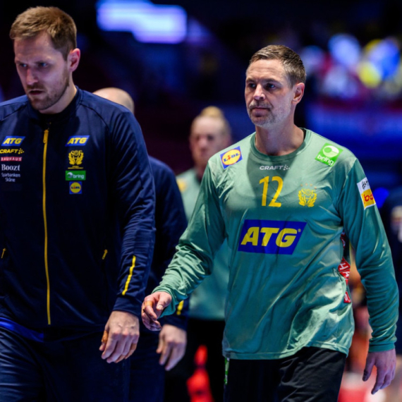 Palička promašio pobedu Švedske sa celog terena! VIDEO