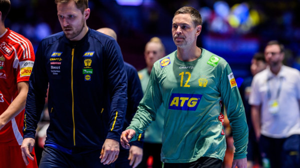 Palička promašio pobedu Švedske sa celog terena! VIDEO