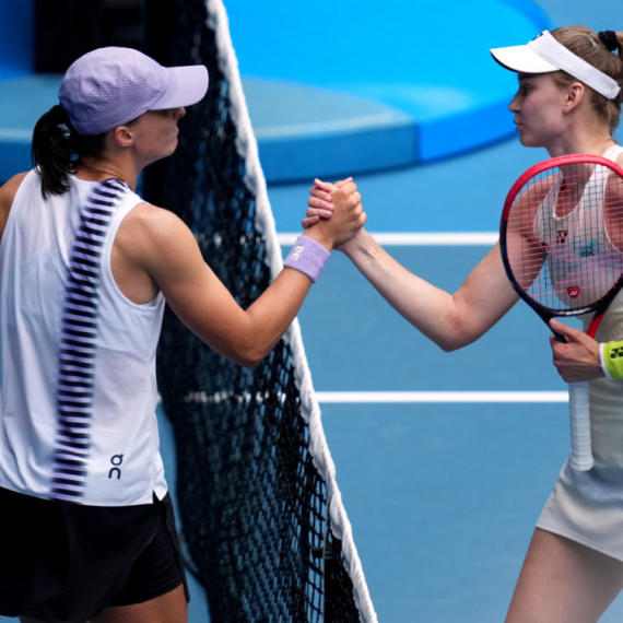 Ribakina zgromila Švjontek