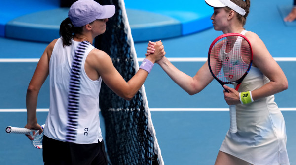 Ribakina zgromila Švjontek