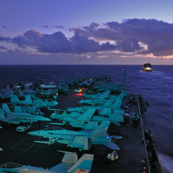 "Još jedna prelepa armada plovi ka Iranu; Pa ćemo videti..."