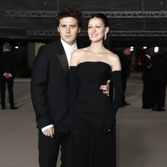 Toples "pomrsio konce": Bruklin Bekam objavio intimne fotke svoje žene FOTO