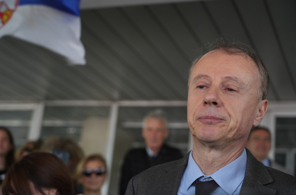 Rektor se redovno sastaje sa ambasadorima; Javno priznao na tajkunskoj televiziji