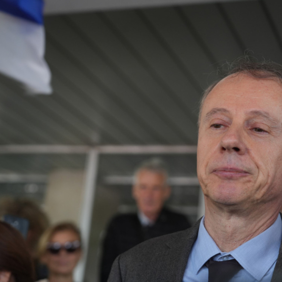 Rektor se redovno sastaje sa ambasadorima; Javno priznao na tajkunskoj televiziji