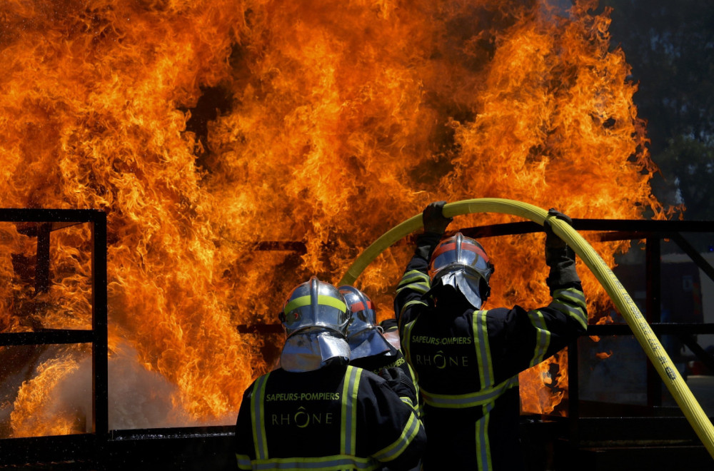 Detalji požara u poznatom skijalištu: Evakuisano skoro 300 ljudi; Vatrogasci povređeni VIDEO