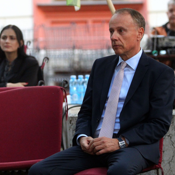 Sramota Rektorata: Đokić obilazi i prima ambasadore, dok studenti stradaju po fakultetima