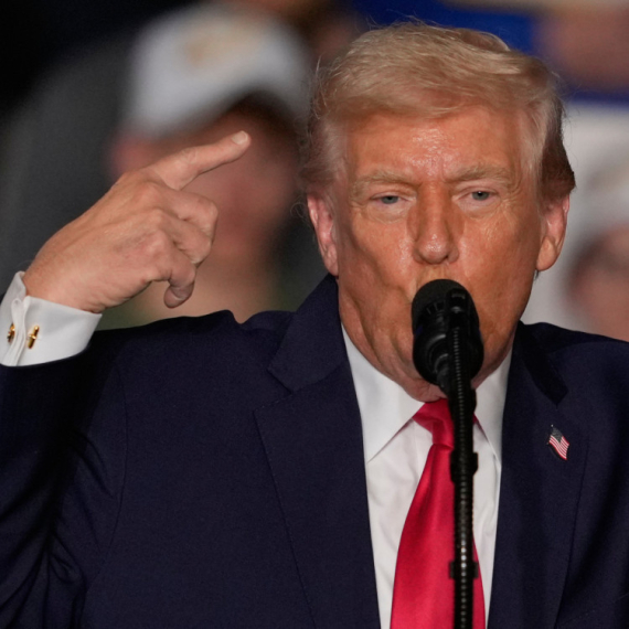 Tramp: Ne igraj se sa vatrom FOTO