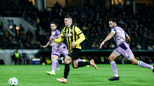 Jović oduševio navijače i na košarkaškom terenu VIDEO