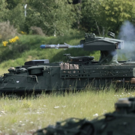 42 američka Strajkera stižu u komšiluk