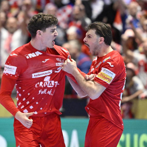 Hrvati opet nezadovoljni: Spavali na podu autobusa pored polufinale FOTO