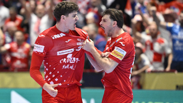 Hrvati opet nezadovoljni: Spavali na podu autobusa pored polufinale FOTO