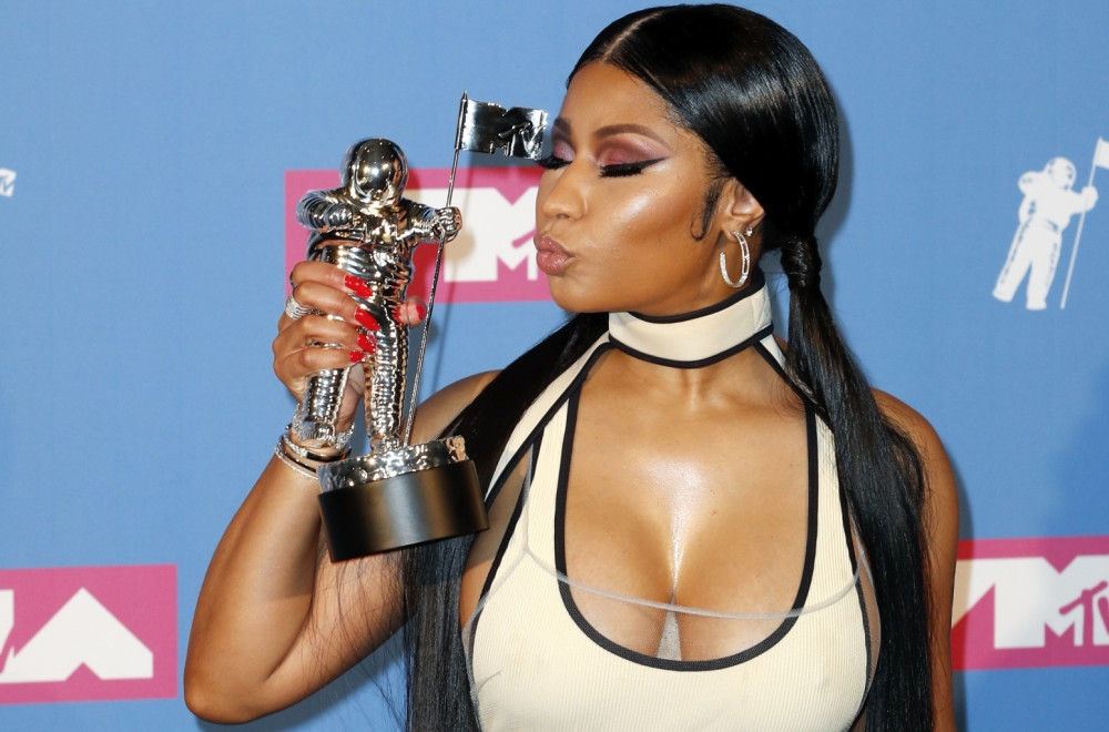 Niki Minaž se pohvalila poklonom od Trampa: Besplatan je, a on je šarmantan VIDEO