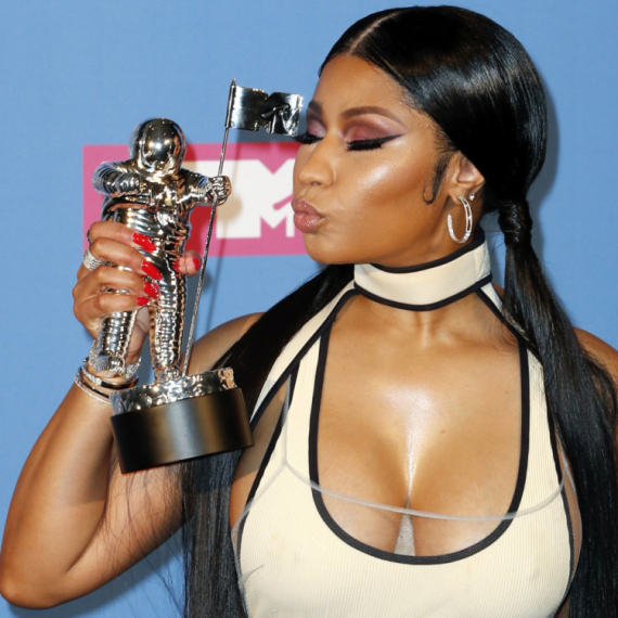 Niki Minaž se pohvalila poklonom od Trampa: "Besplatan je, a on je šarmantan" VIDEO