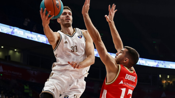 Petrušev ne igra protiv Zvezde?