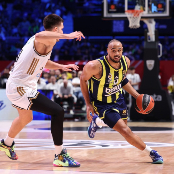 Fener pregazio Efes u derbiju Istanbula VIDEO