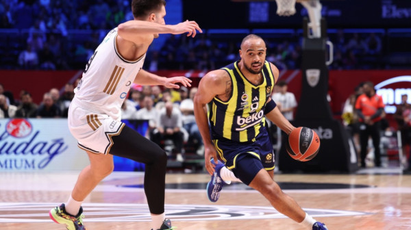 Fener pregazio Efes u derbiju Istanbula VIDEO