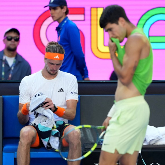 Alkaras u sve većem problemu – Zverev izborio peti set!