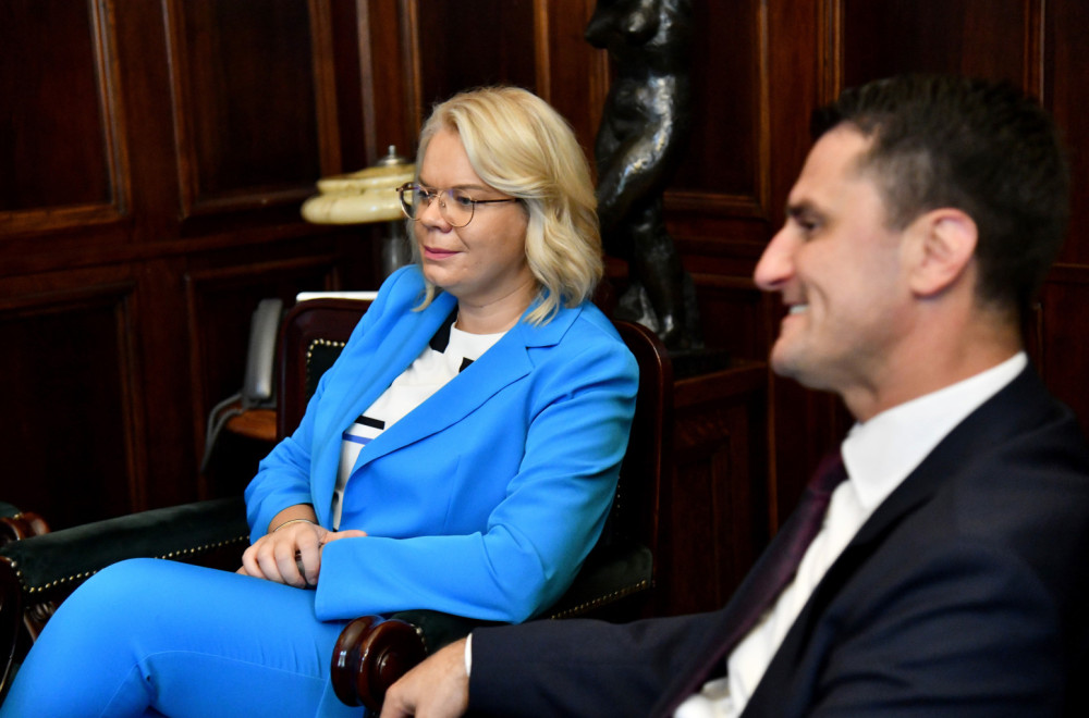 Predstavnici DNP-a podnose ostavke u Vladi Crne Gore; Meštani Zete se okupljaju ispred prostorija DNP-a