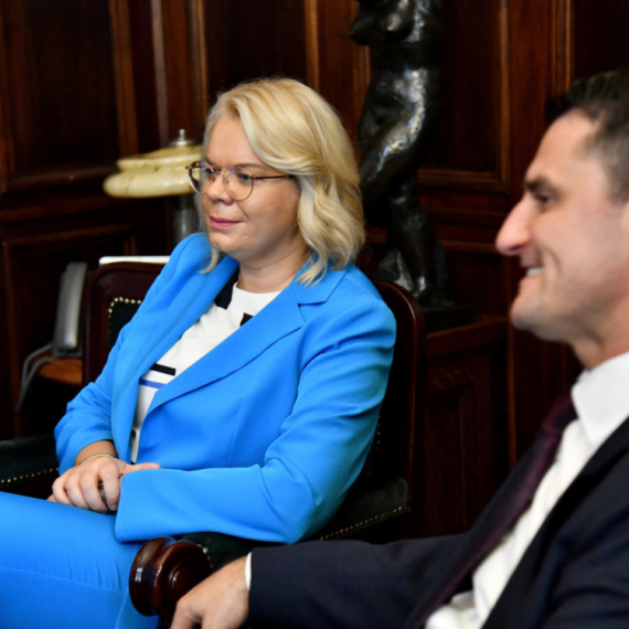 Predstavnici DNP-a podnose ostavke u Vladi Crne Gore; Meštani Zete se okupljaju ispred prostorija DNP-a