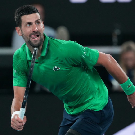 Đoković niže udarce Sineru!