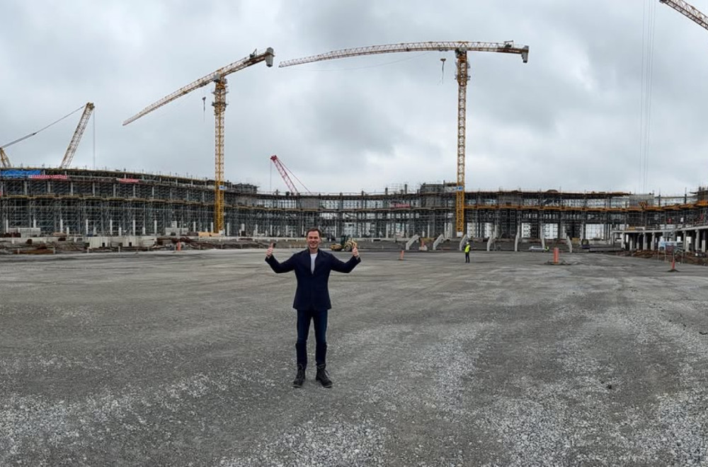 Mali obišao radove u Surčinu: "U središtu sam veeelikog Nacionalnog stadiona" FOTO